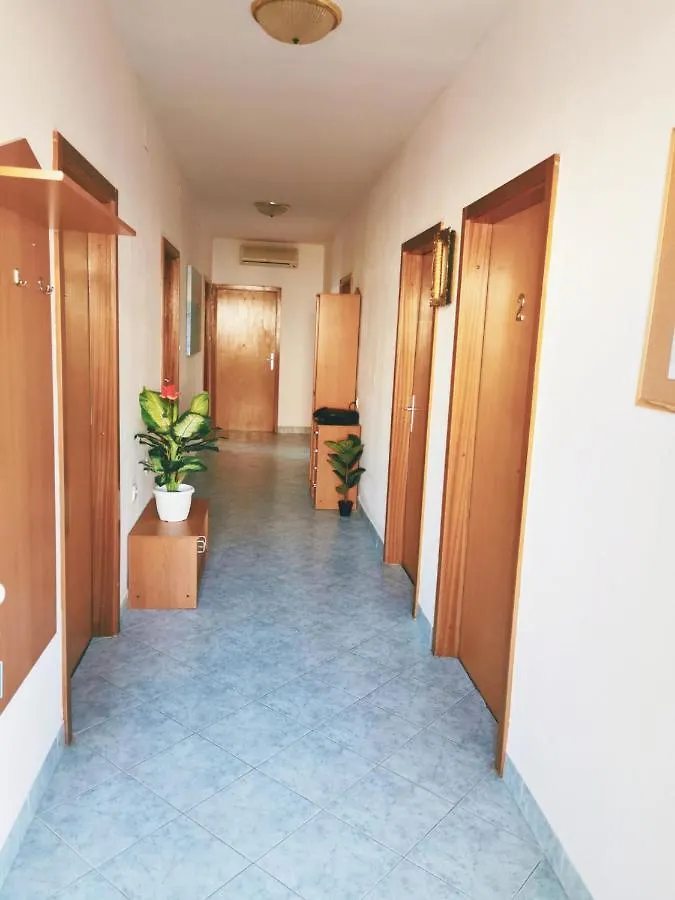Large Apartment Duje Kastela 0*,  Croatia