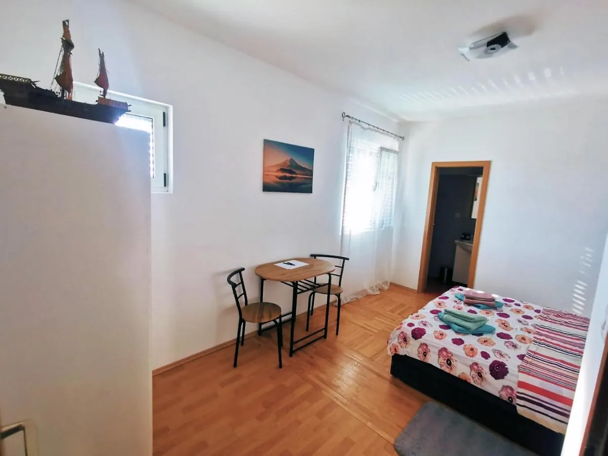 Large Apartment Duje Kastela
