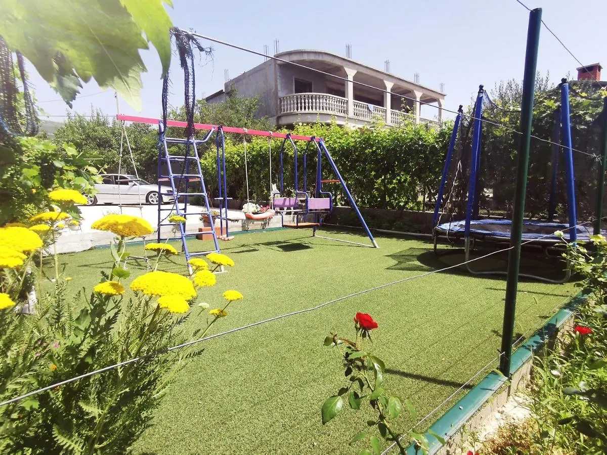 Large Apartment Duje Kastela 0*,  Croatia